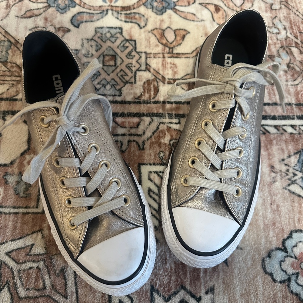 Converse Metallic Gold Chuck Taylor Low-Top Sneakers Size 7 Gold Laces
